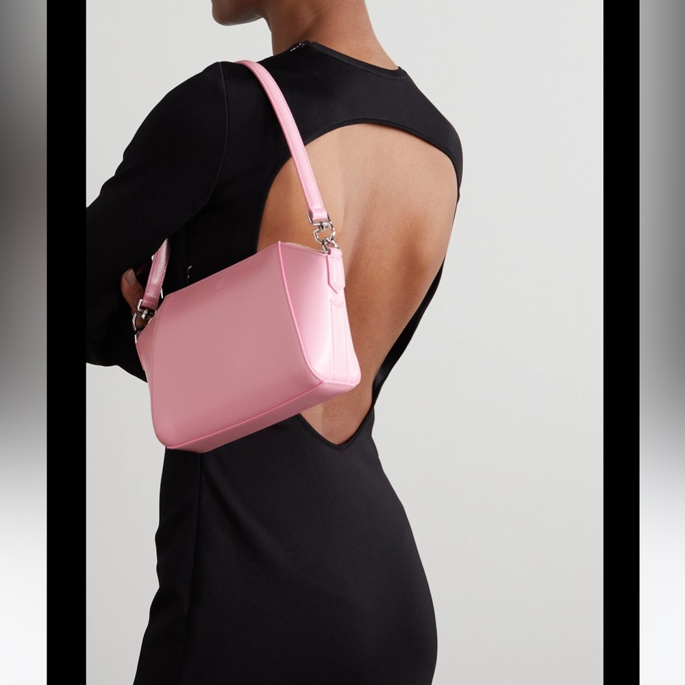 Givenchy
Extra Small Antigona Leather Satchel